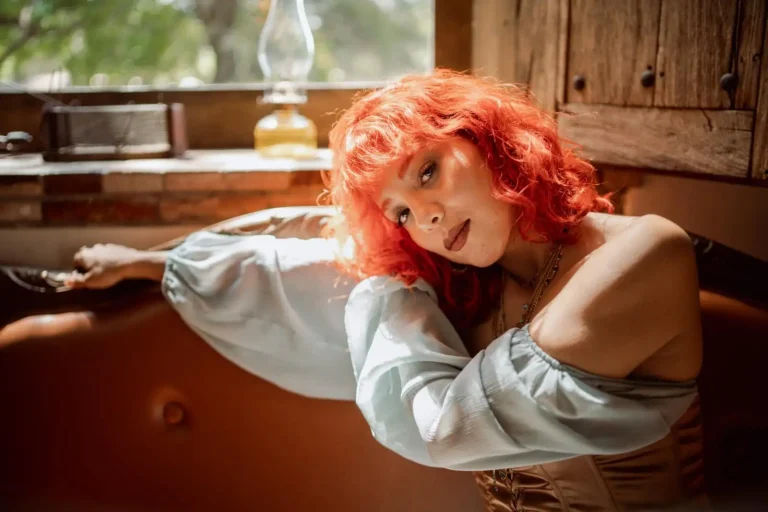 Cheveux roux : soigner la fibre, garder la couleur, mettre en valeur