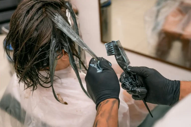 Coloration cheveux : tout comprendre pour choisir et réussir la sienne