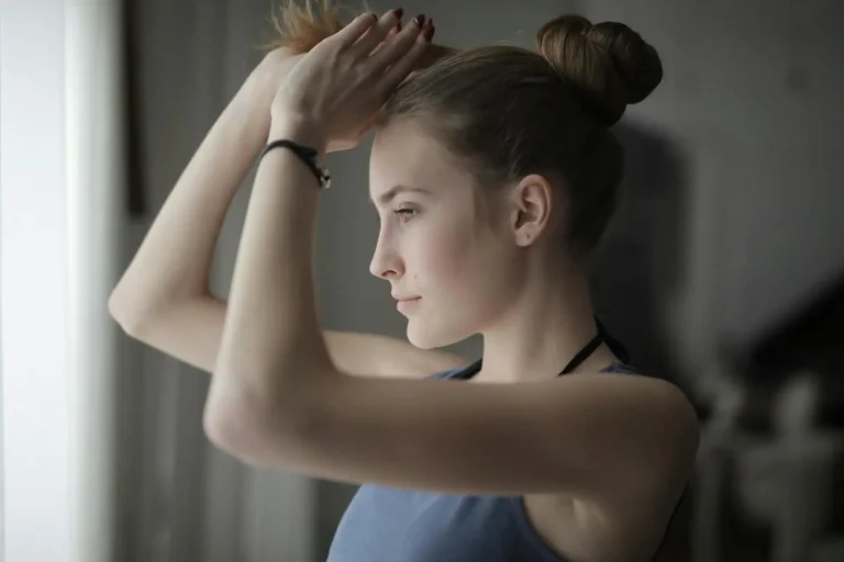 Comprendre ses cheveux pour mieux les soigner au quotidien