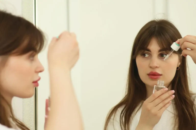 Routine soin visage : dans quel ordre appliquer ses produits