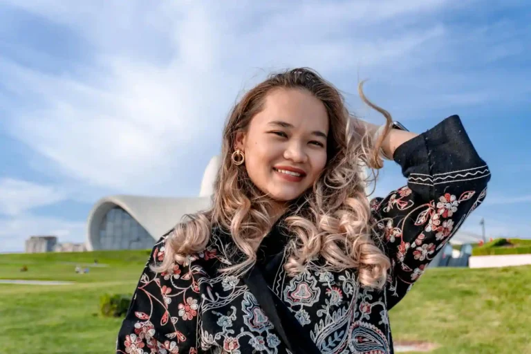 Cheveux ondulés : la routine qui révèle vos vagues