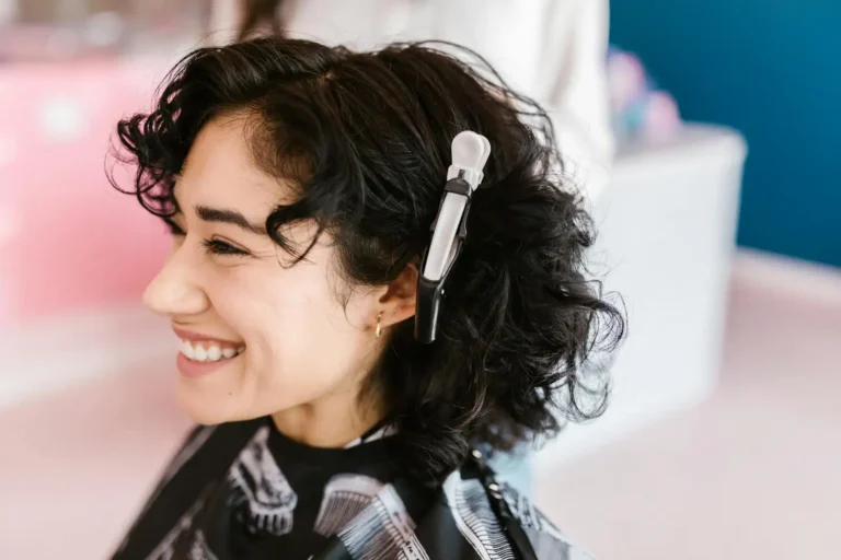 Cheveux : tout comprendre sur la permanente avant de se lancer