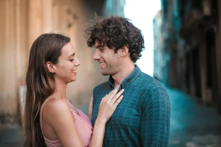 Comment séduire un homme : l&rsquo;approche honnête qui marche