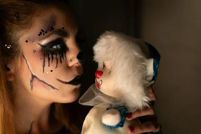 Maquillage Harley Quinn : deux looks et le pas-à-pas pour les réussir