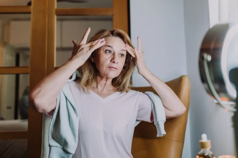 Routine soin visage peau mature : les gestes essentiels
