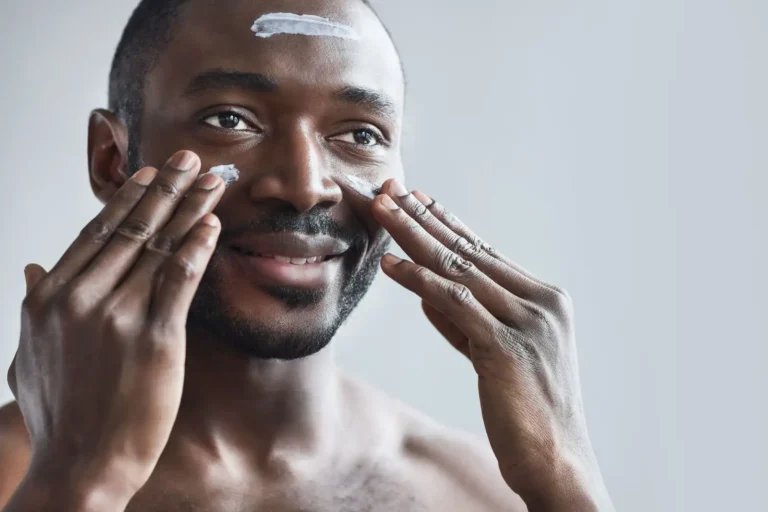 Soins visage pour homme : la routine simple qui marche