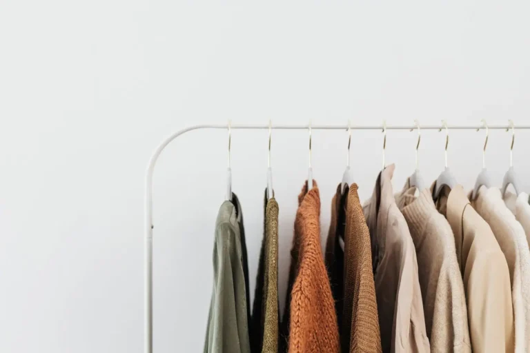 Vêtements : bien choisir et faire durer sa garde-robe
