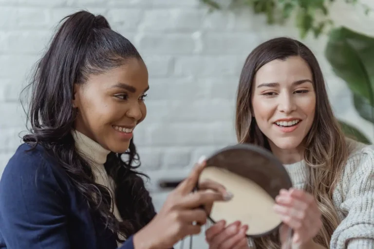 Cheveux mi-longs : la longueur maligne et comment bien la choisir