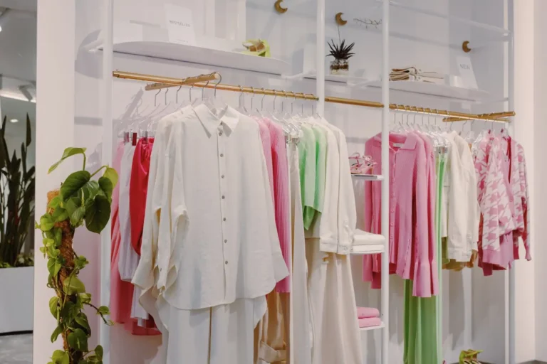 Couleurs tendance printemps-été 2026 : comment les porter