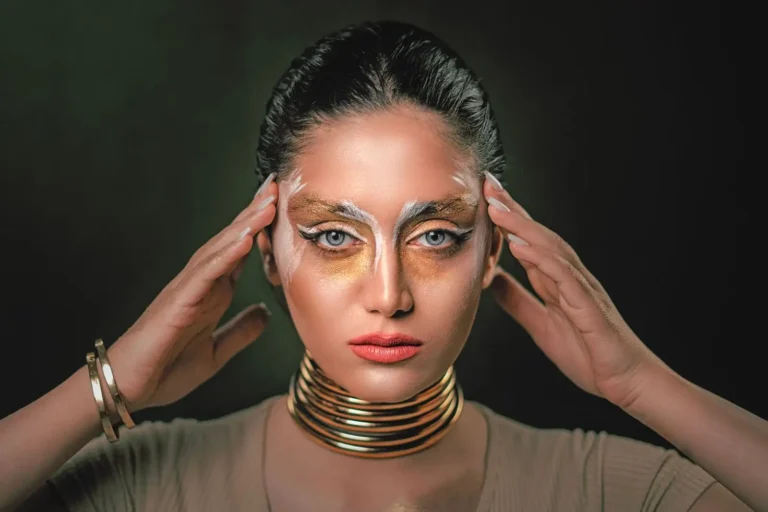 Maquillage léopard : dessiner des taches qui font vraies
