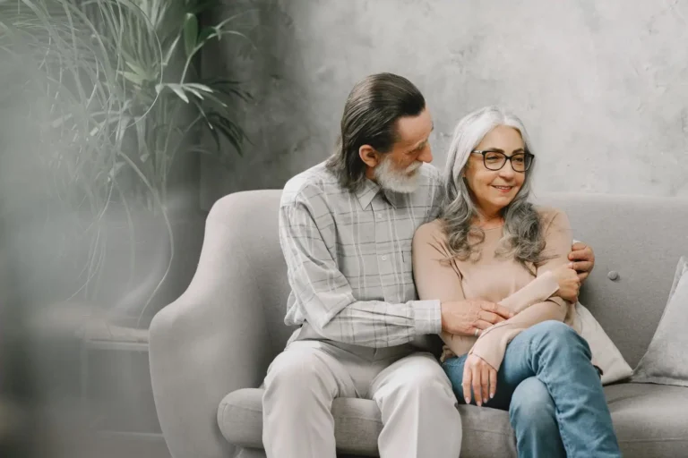 Romance dans le couple : entretenir la flamme sans grands gestes